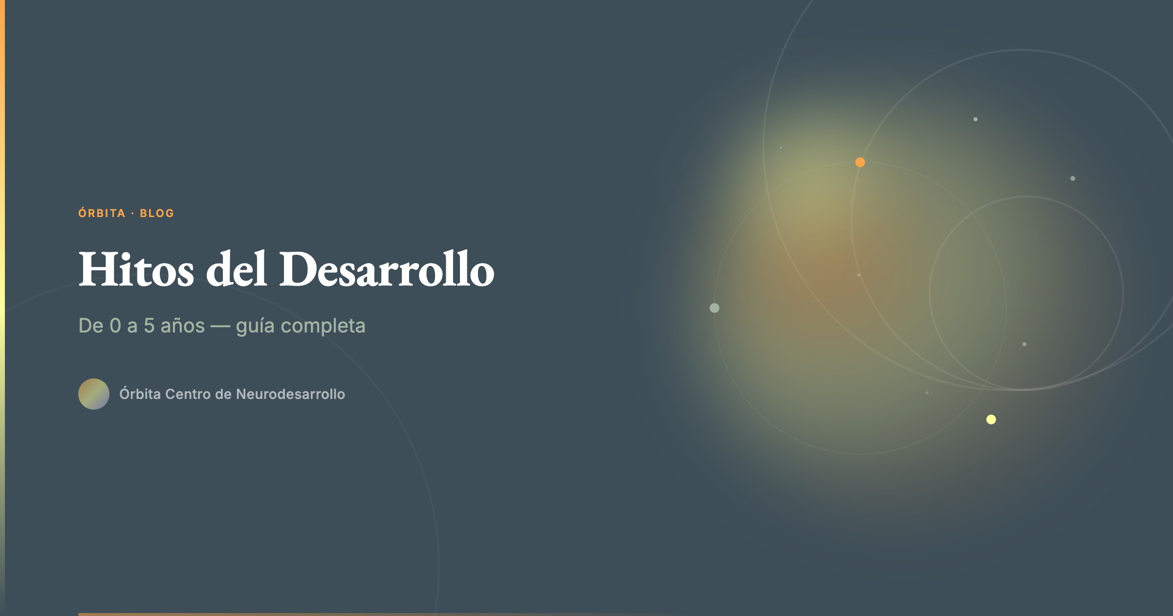 Madre observando a su bebé explorar juguetes coloridos durante una sesión de estimulación temprana en un ambiente cálido y luminoso.