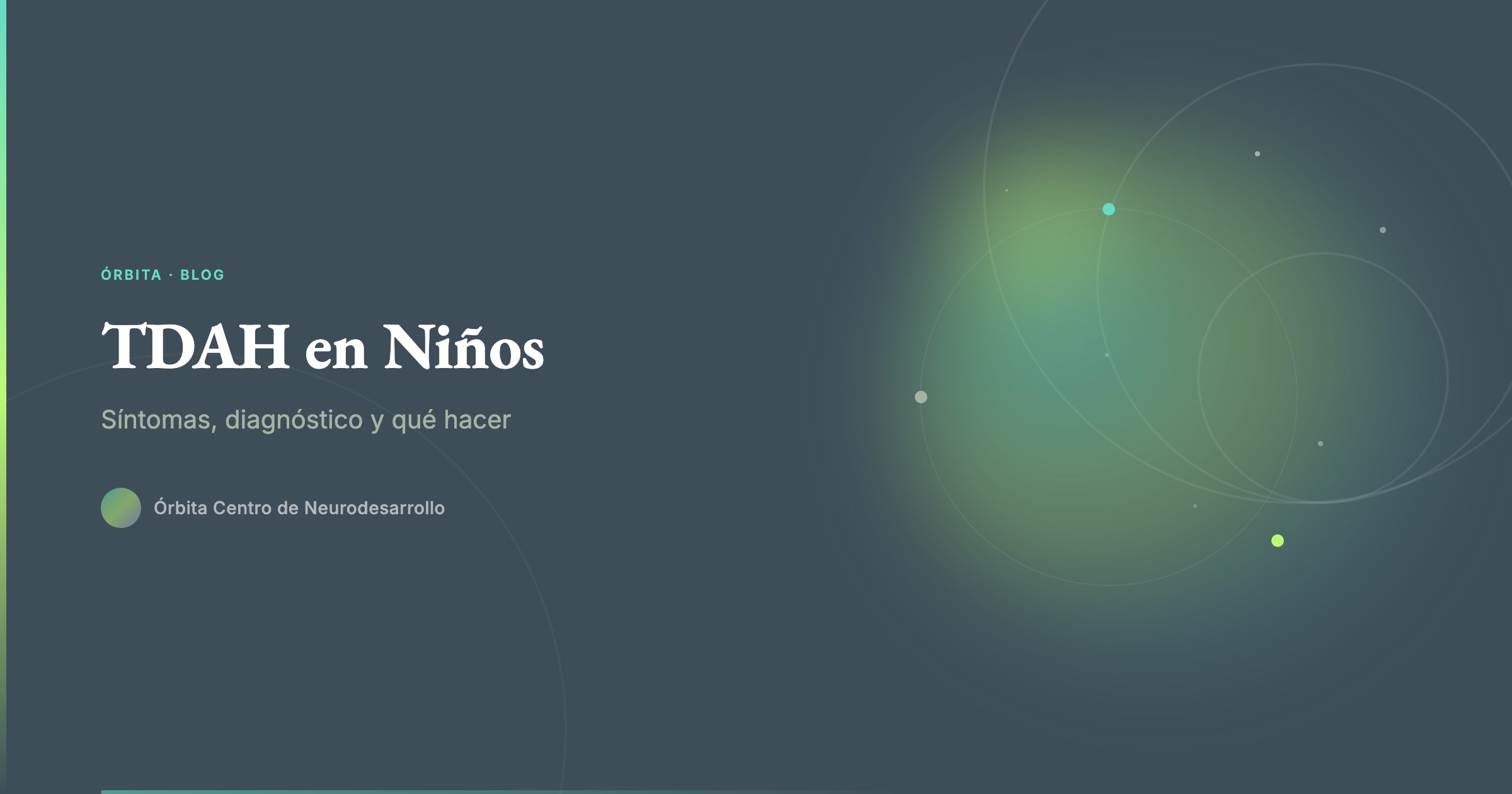 Un niño concentrado jugando con bloques de colores durante una sesión de terapia conductual en un consultorio pediátrico